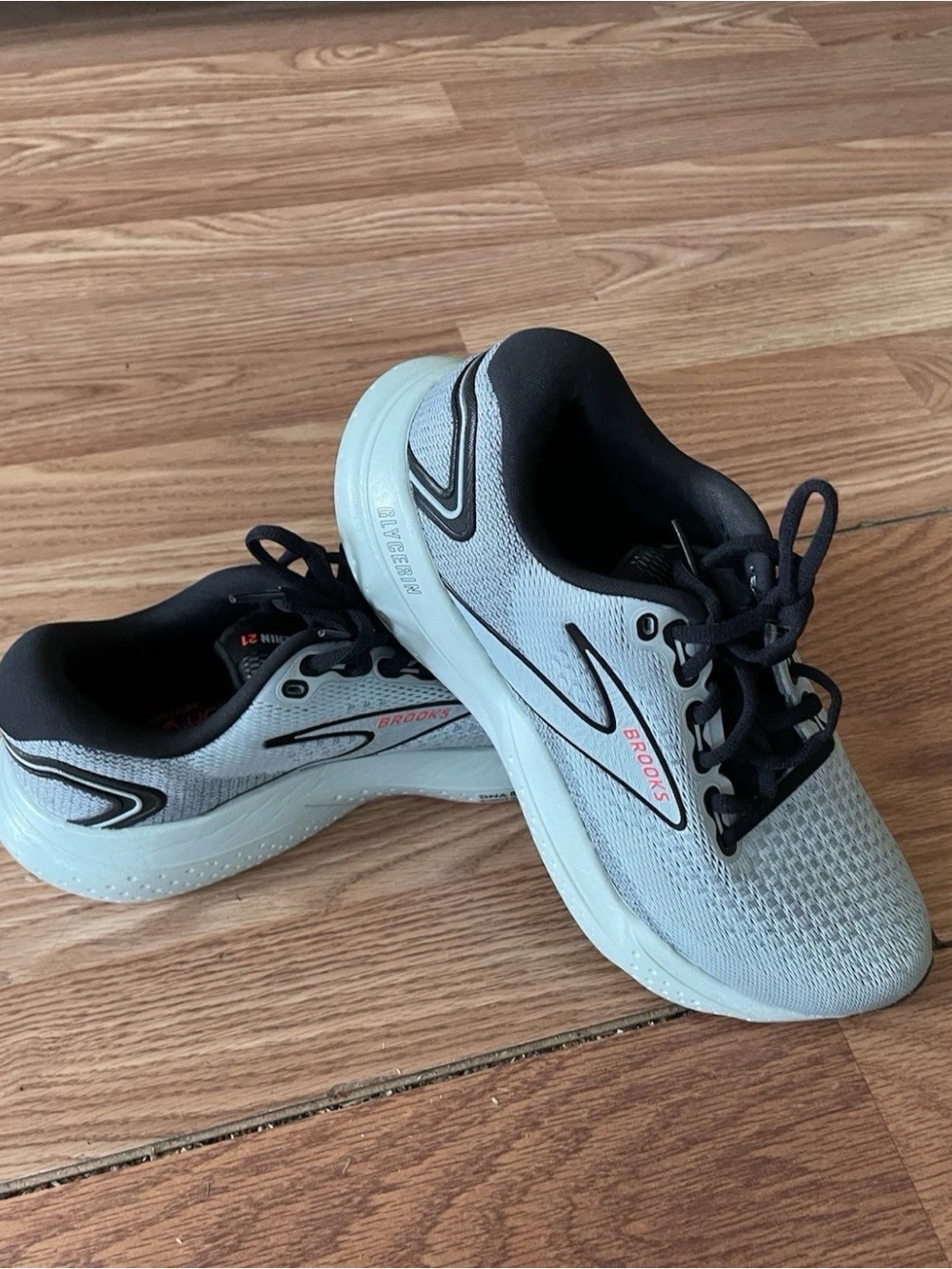 Woman's Sneakers & Athletic Shoes Brooks Glycerin 21,
Size 8.5 B Women's